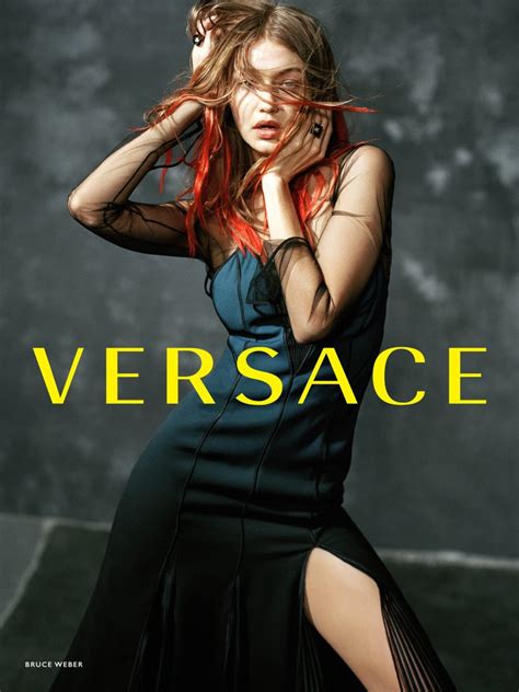 pubblicità versace 2017 voce